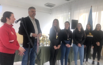 TISZTELET A VÁNYAIS DIÁKOKNAK – 1. kép