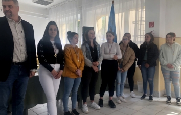 TISZTELET A VÁNYAIS DIÁKOKNAK – 2. kép
