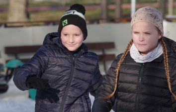 Ingyenes iskolai korcsolyázás a városi jégpályán! – 1. kép