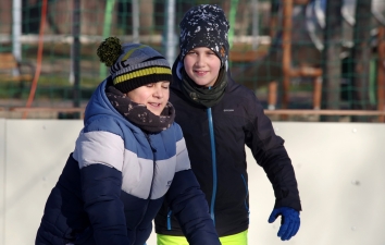 Ingyenes iskolai korcsolyázás a városi jégpályán! – 4. kép