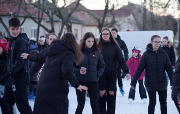 Egy-két hét, és zár a jégpálya – 1. kép