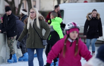 Egy-két hét, és zár a jégpálya – 34. kép