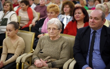 Madarász Katalin köszöntésének, illetve magyar kultúra napja képbeszámolójának második része, azaz a második csapat fotó. – 21. kép