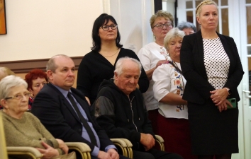Madarász Katalin köszöntésének, illetve magyar kultúra napja képbeszámolójának második része, azaz a második csapat fotó. – 50. kép