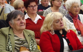 Madarász Katalin köszöntésének, illetve magyar kultúra napja képbeszámolójának második része, azaz a második csapat fotó. – 54. kép