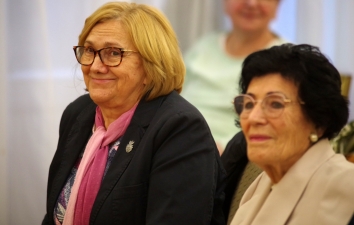 Madarász Katalin köszöntésének, illetve magyar kultúra napja képbeszámolójának második része, azaz a második csapat fotó. – 59. kép