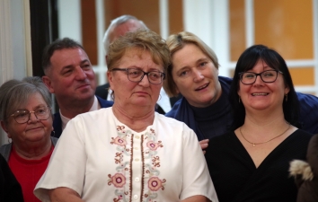 Madarász Katalin köszöntésének, illetve magyar kultúra napja képbeszámolójának második része, azaz a második csapat fotó. – 63. kép